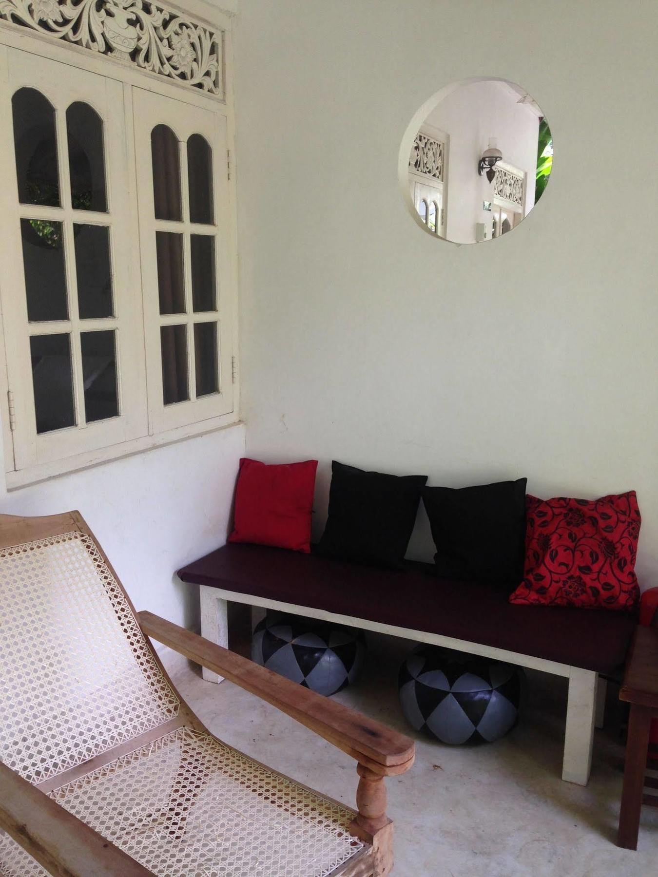 Fire Dragon Hideaway Hotel Negombo Exterior photo